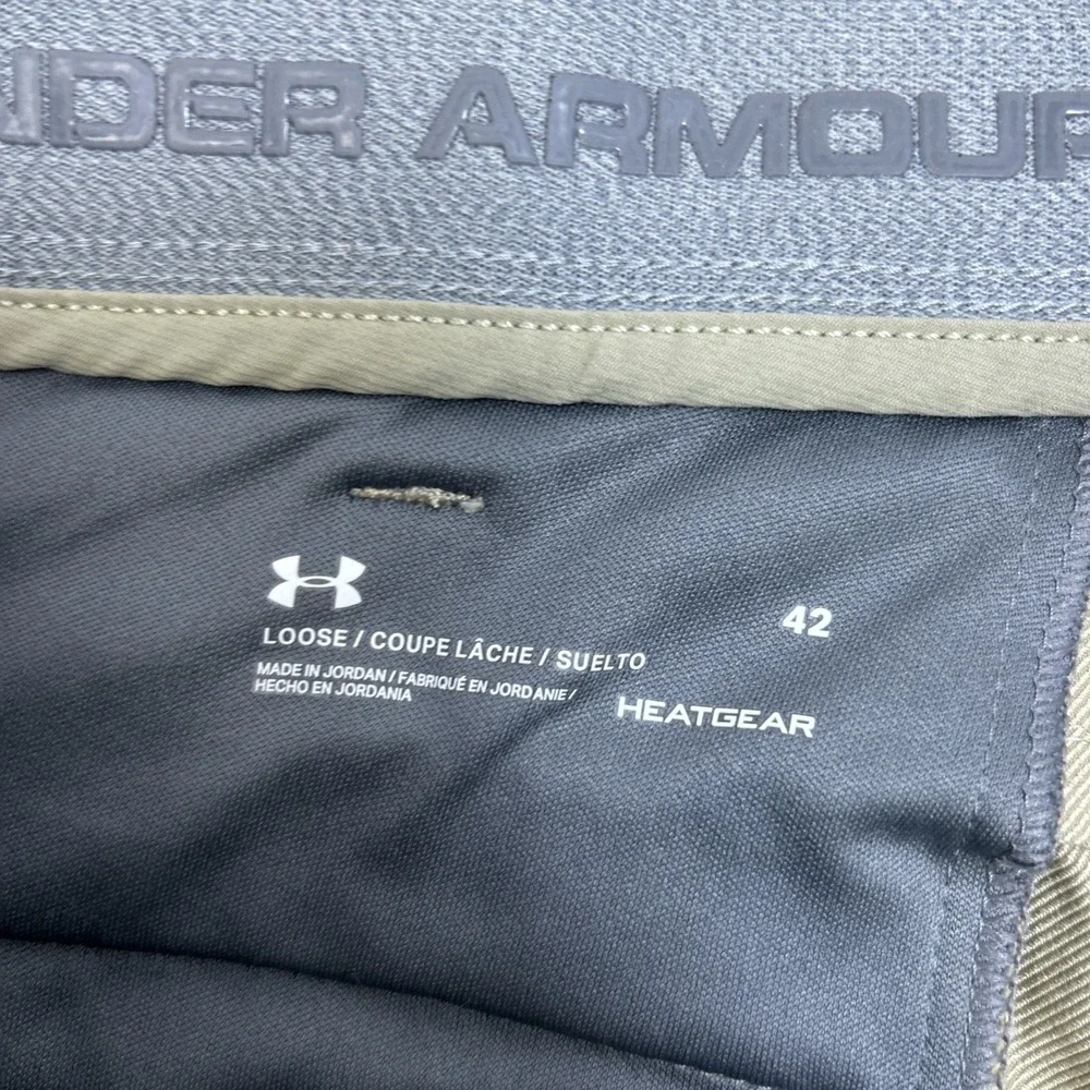 Under‎ Armour Heatgear Shorts Mens 42 Loose Fit Beige Tan Golf Outdoors Stretch